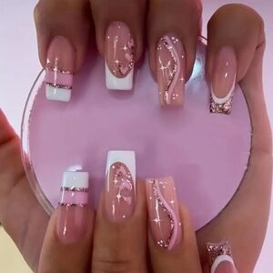 24 Pieces Fake Press On Nails